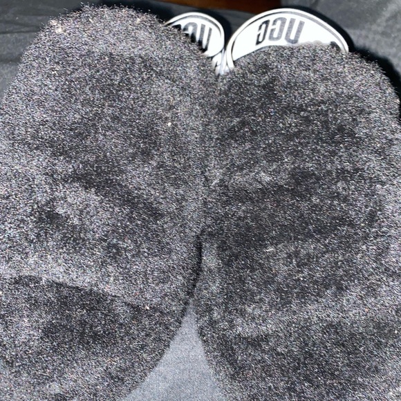 UGG FLUFF YEAH Slippers! - Picture 8 of 9